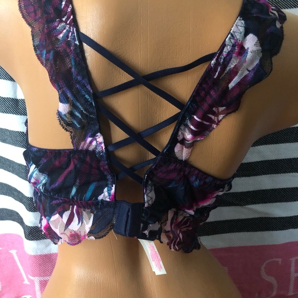 NWT VS Bralette L - Picture 3 of 3